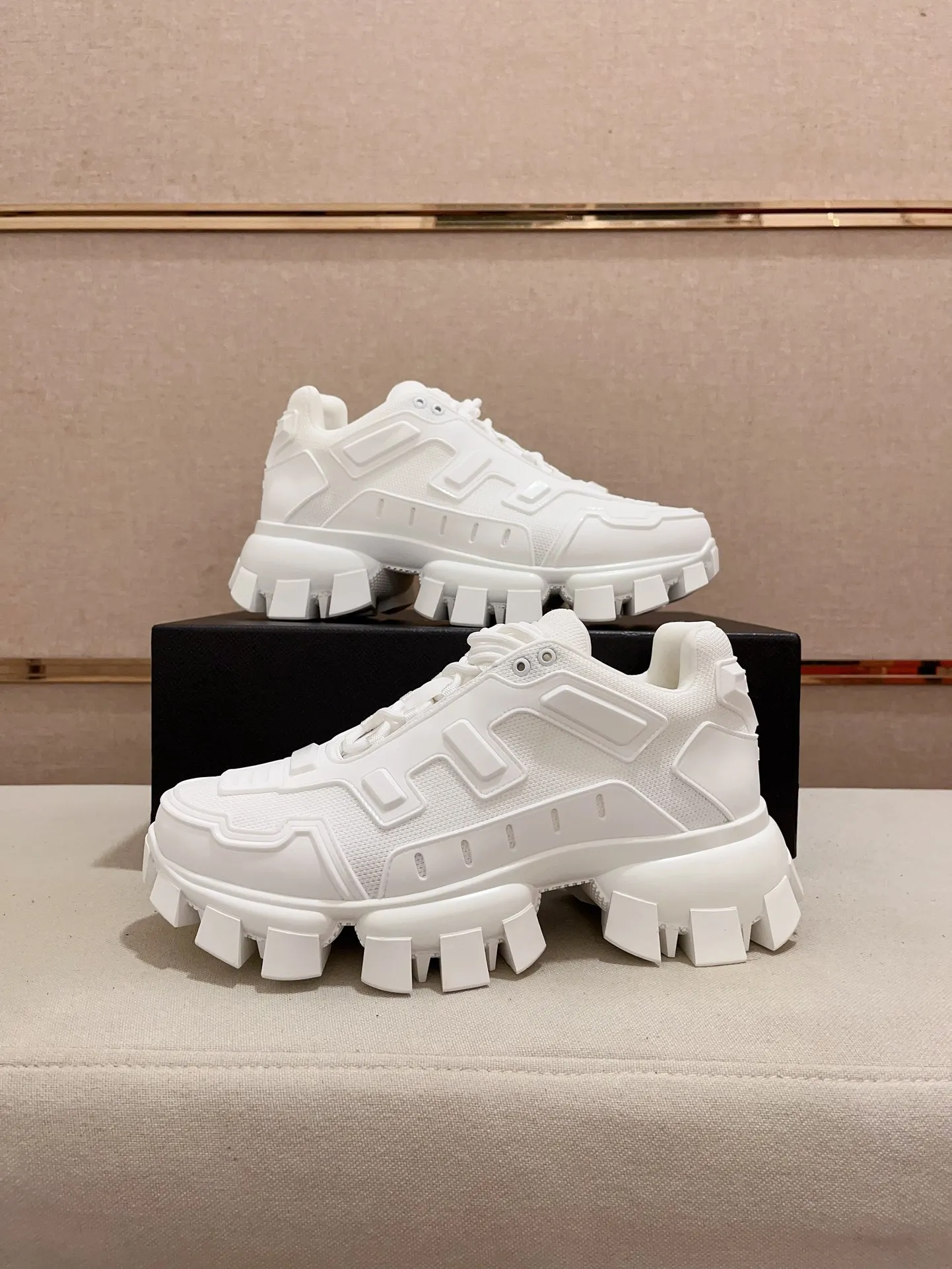 Men's Men's Shoes 💰 620💰 ✔️✔️✔️High-quality new PRADA counters are launched at the same time. The new men's shoes and 😘fabrics are selected from first-layer cowhide. Lining: imported elastic mesh➕cowhide lining. 👍🏿High-end☄️Open-molded non-slip rubber outsole, exquisite lines, simple and elegant, comfortable and high-end for leisure travel. Number of yards: 38 to 44.